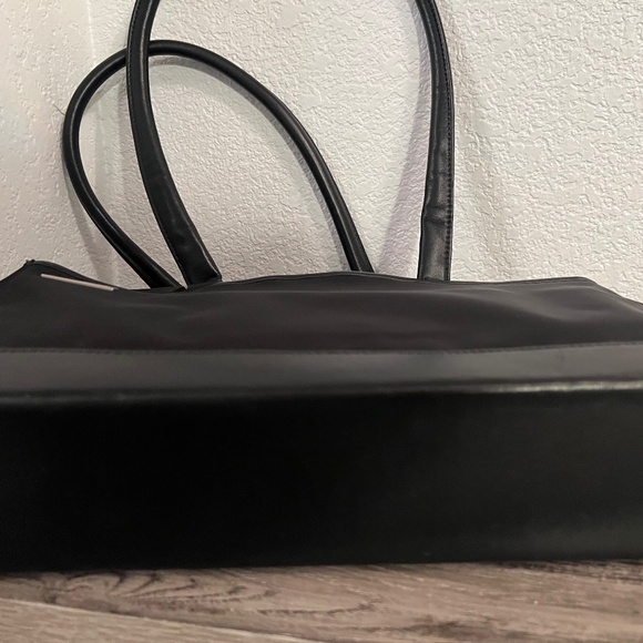 Victorinox Deluxe Business Black Tote Bag with Red Satin Interior - Picture 10 of 12